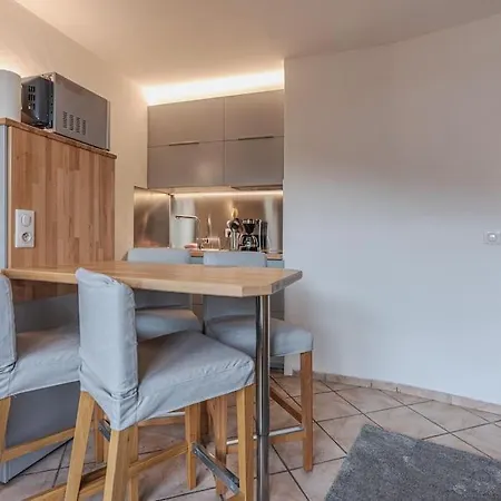 4 Personnes Ensoleille Et Proche De Appartement